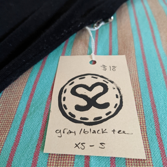 Upcycled two tone tee - Picture 2 of 4